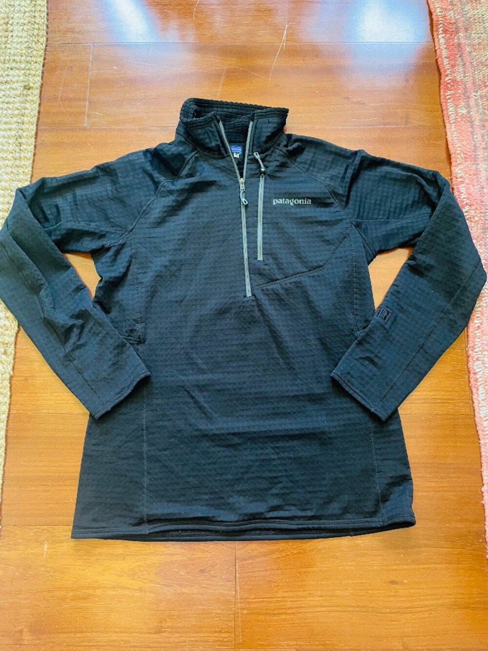 Patagonia R1 Pullover Half Zip, Women's Medium, Black